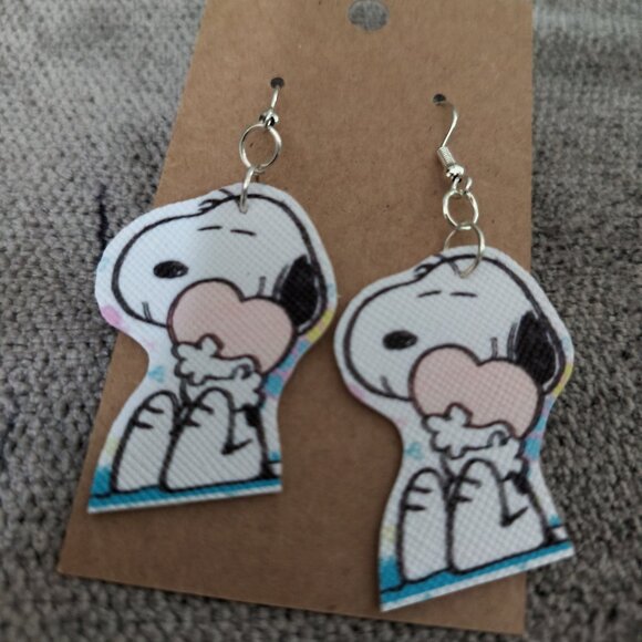 SNOOPY HUGGING HEARTS FAUX LEATHER EARRINGS - Picture 1 of 1